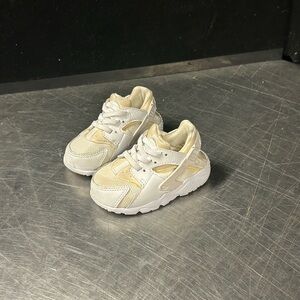 Baby Nike Air Huarache Size 5C